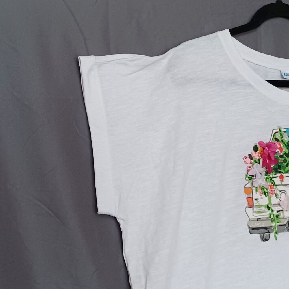 Kiwi Fresh Women's Plus 1X White Vintage Flower Truck Graphic Shirt Short Sleeve - Picture 5 of 8